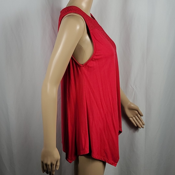 Adrianna Papel | Red Sleeveless Flowy Tank Top - Picture 3 of 8